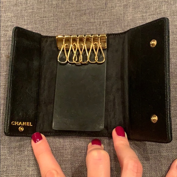 100% authentic Chanel caviar key case - Picture 3 of 7